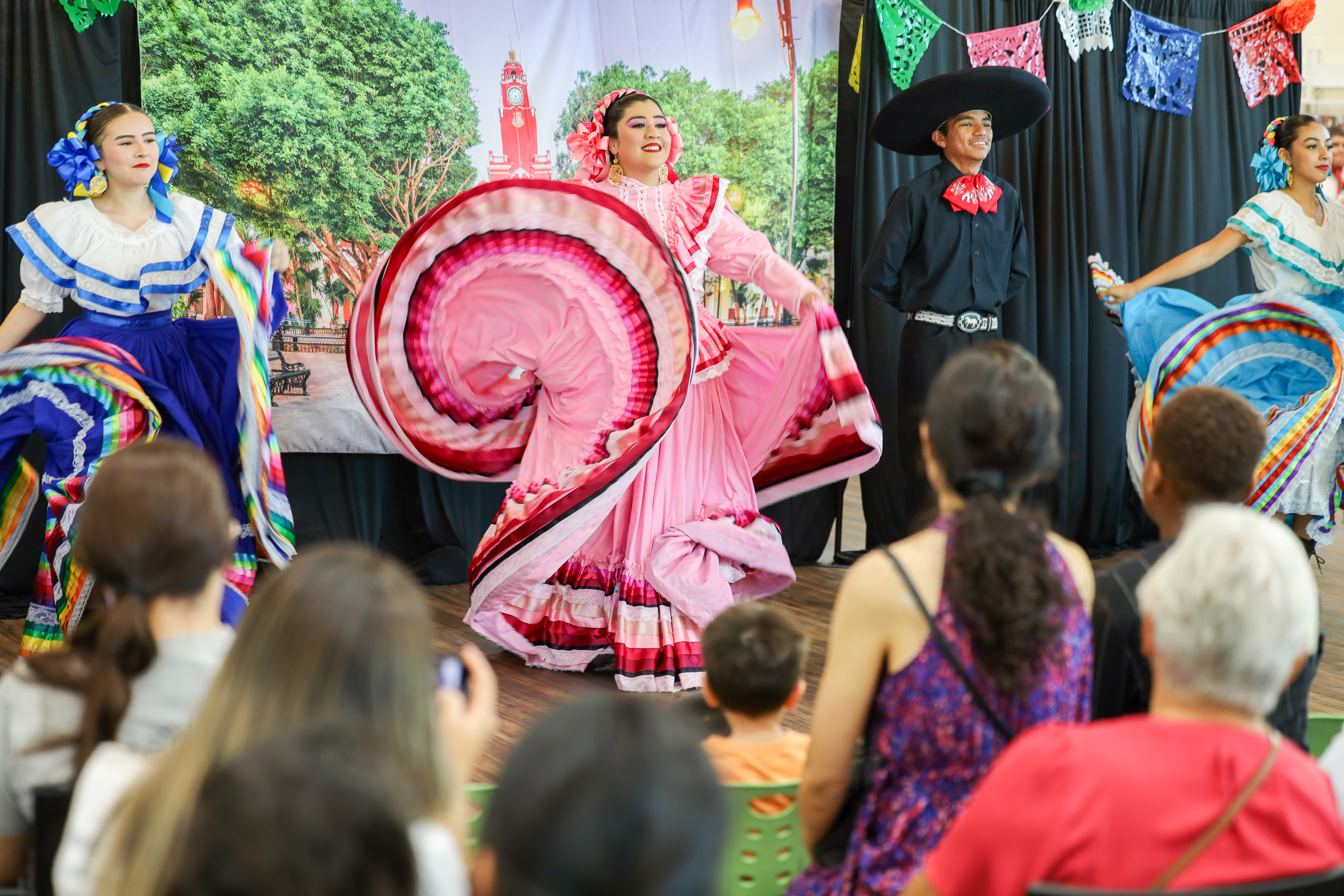 Books In Motion – Danza program connecting dance with literacy and storytelling.